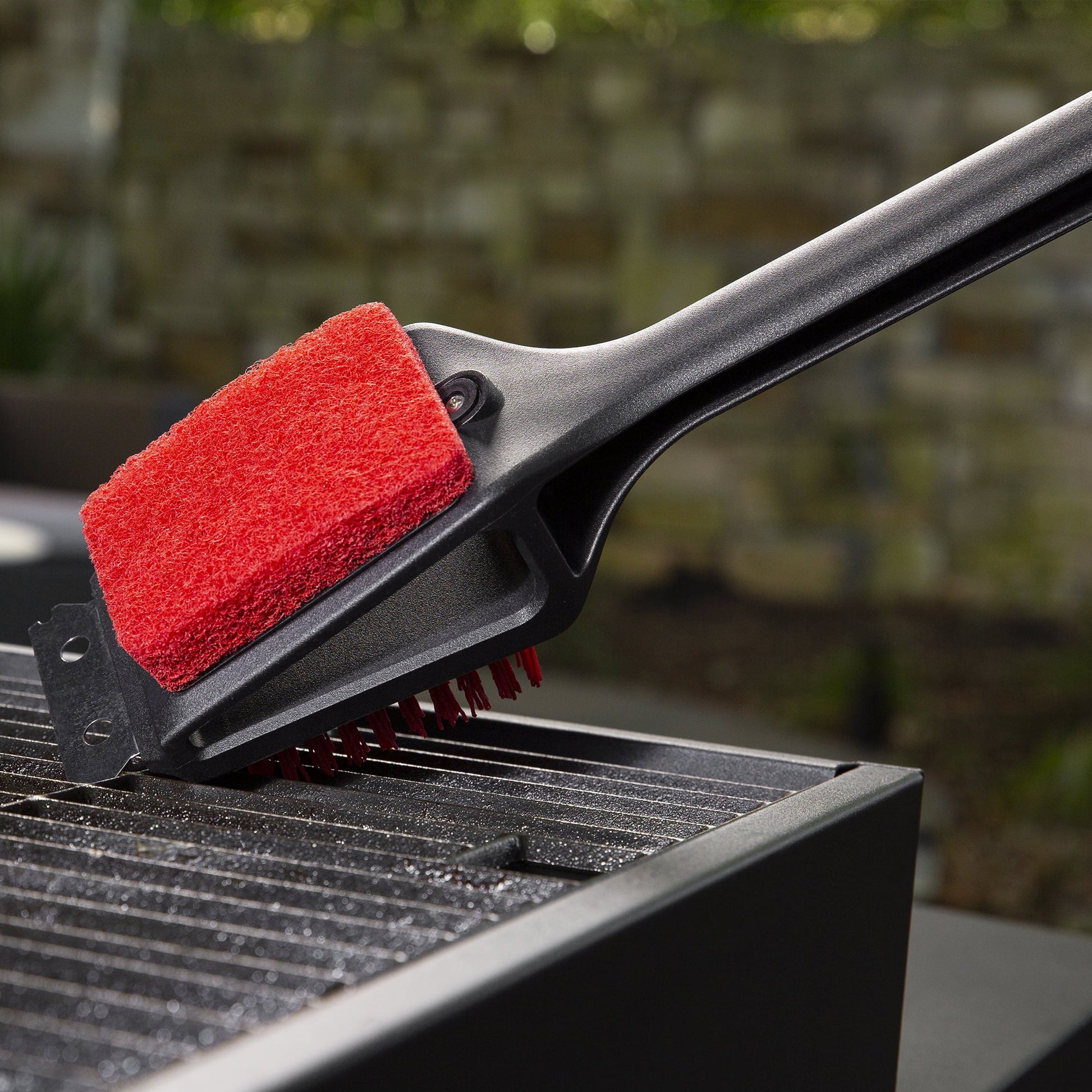 3 in 1 Cleaning Cold Grill Brush with Stainless Steel Scraper