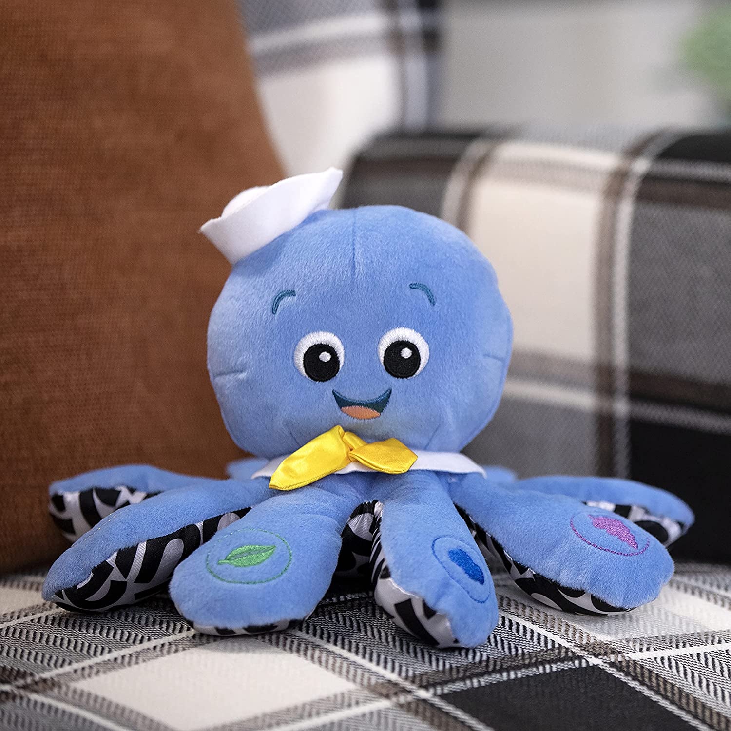 Octoplush Musical Huggable Stuffed Animal Plush Toy, Learn Colors in 3 Languages, Blue, 11" Age 3 Month and Up,