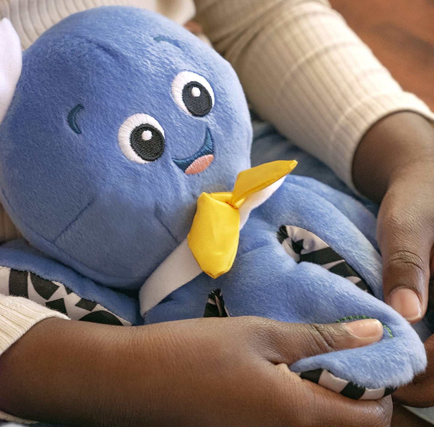 Octoplush Musical Huggable Stuffed Animal Plush Toy, Learn Colors in 3 Languages, Blue, 11" Age 3 Month and Up,